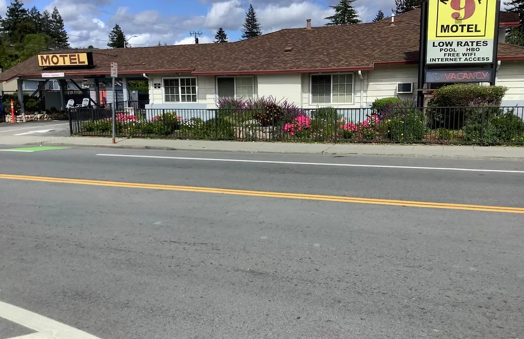 National 9 Motel-1