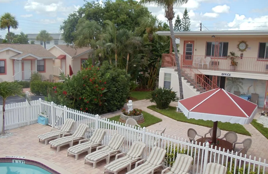 Carlton House Motel And Suites-1