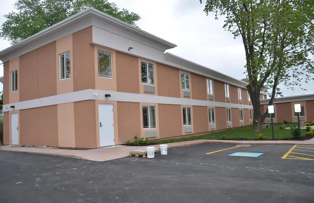 Aashram Hotel By Niagara River-1