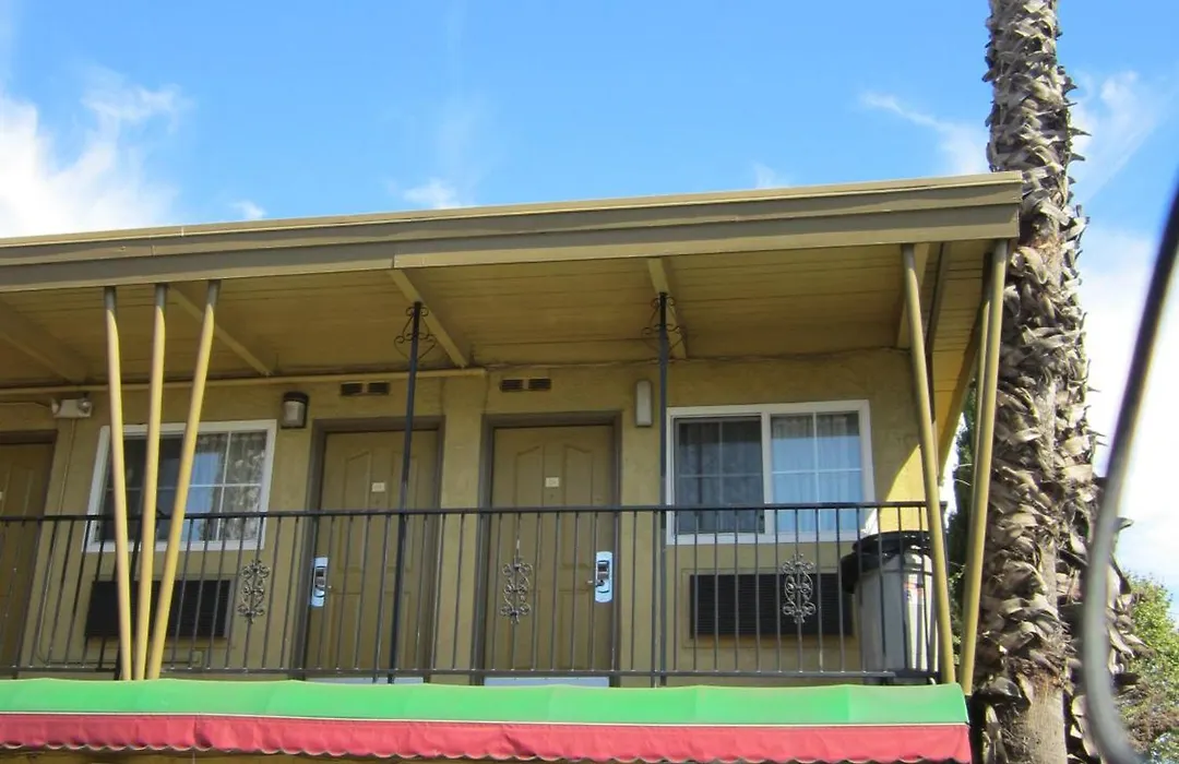 Civic Center Lodge / Lake Merritt Bart-1