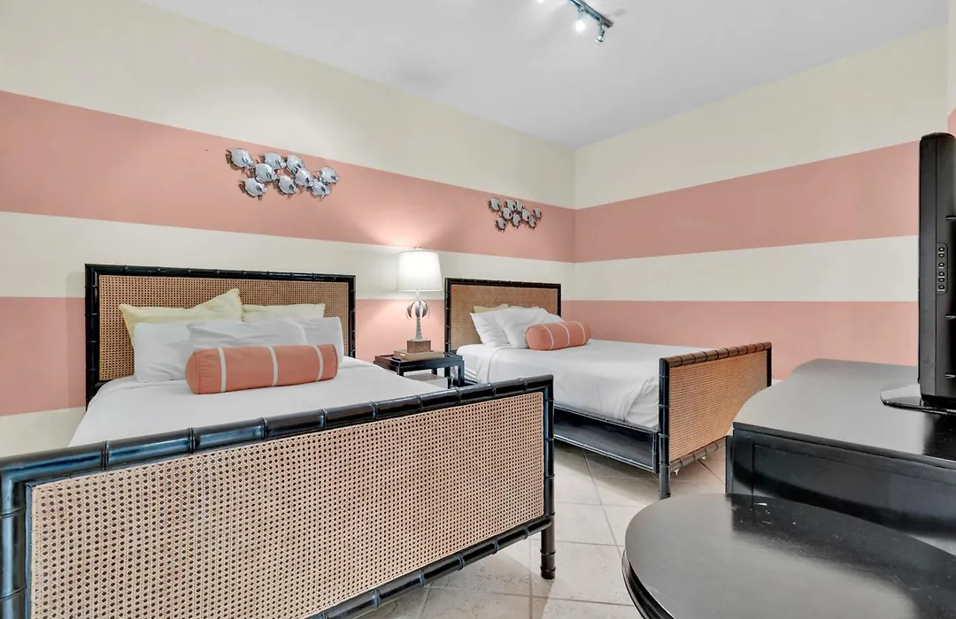 Sapphire Condominiums #408-1