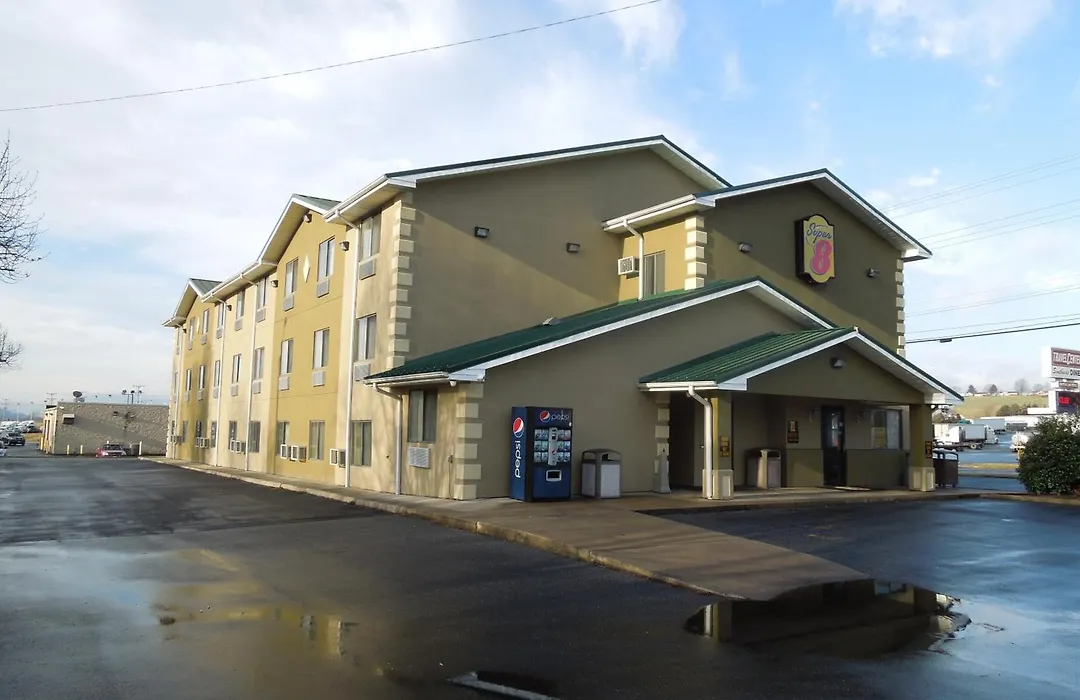 Super 8 By Wyndham Harrisonburg-1