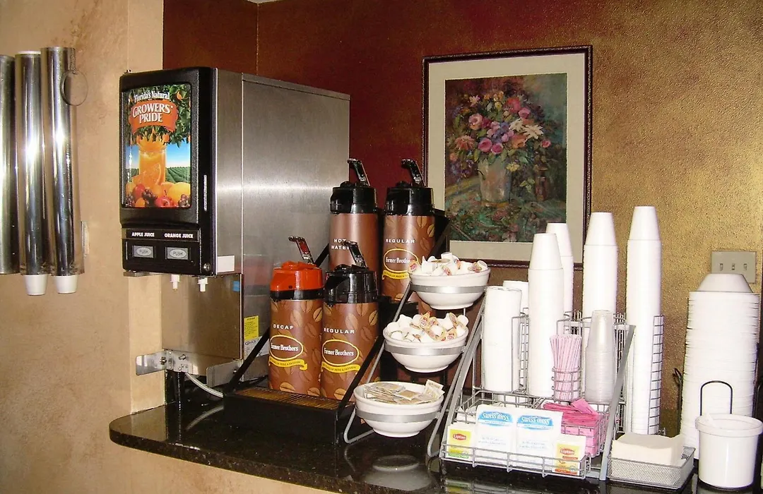 Super 8 By Wyndham Milwaukee Airport-1
