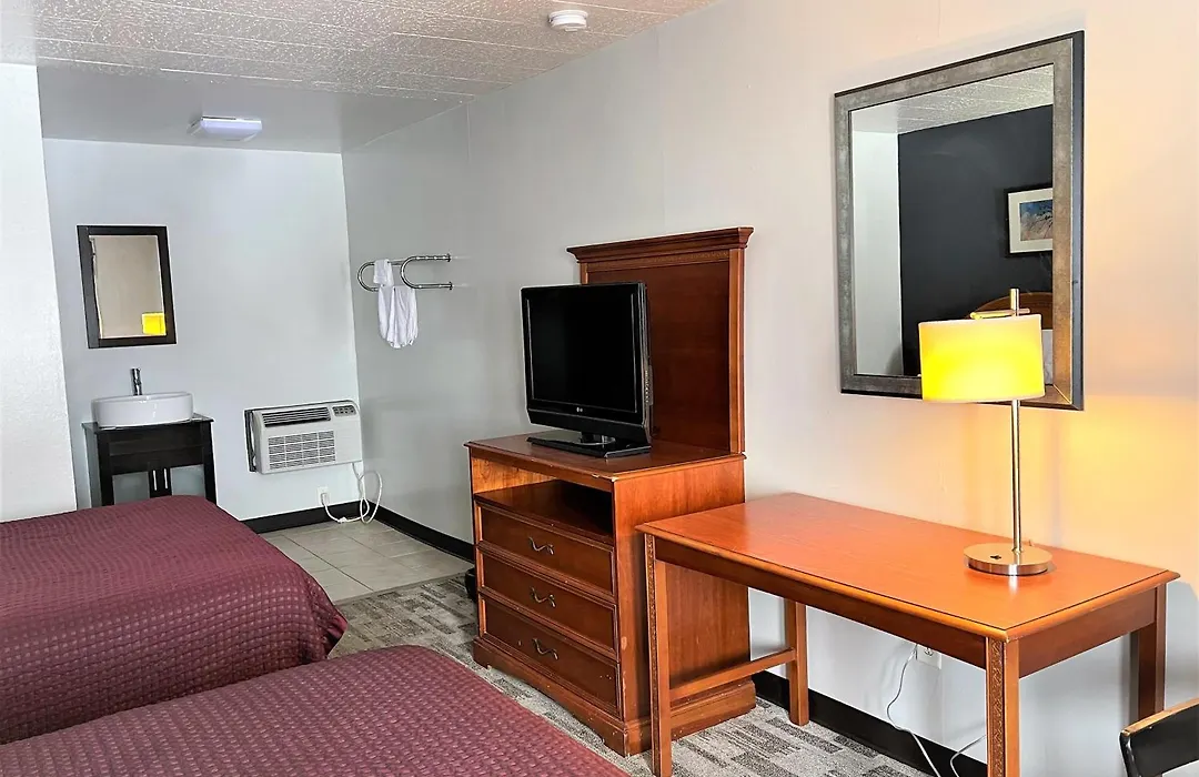 Wooden Shoe Motel-1