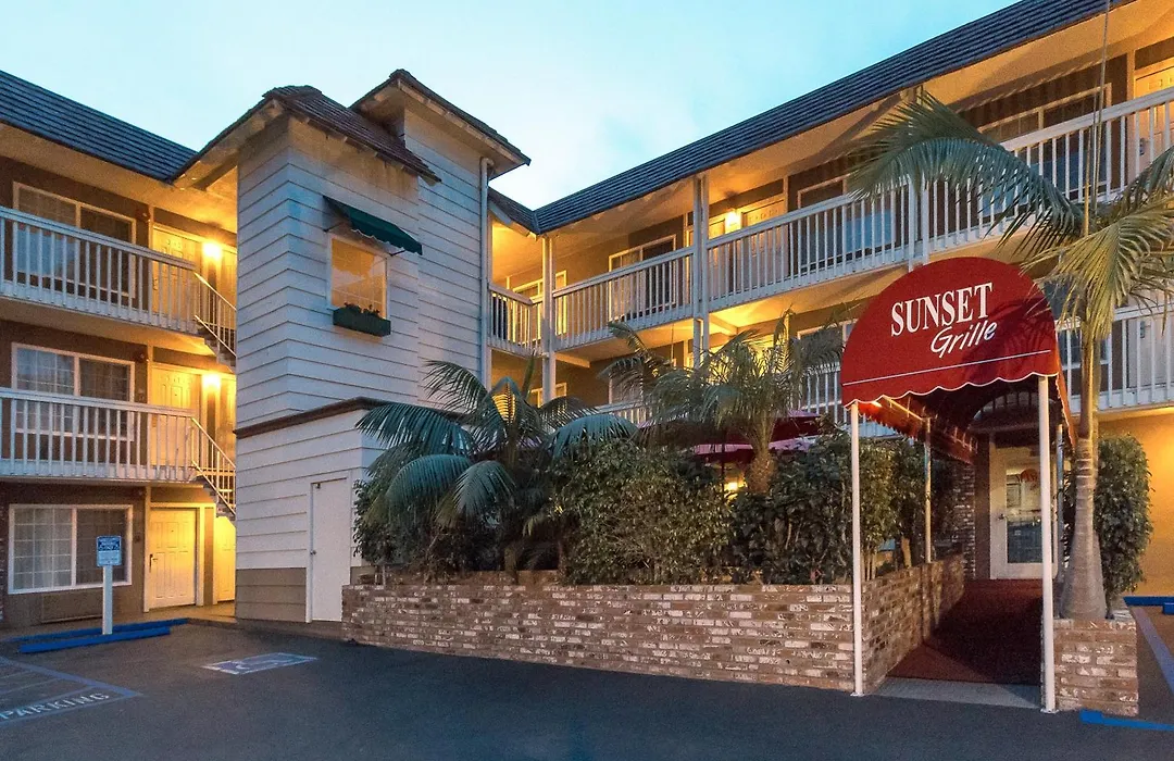 Ramada By Wyndham Costa Mesa/Newport Beach-1