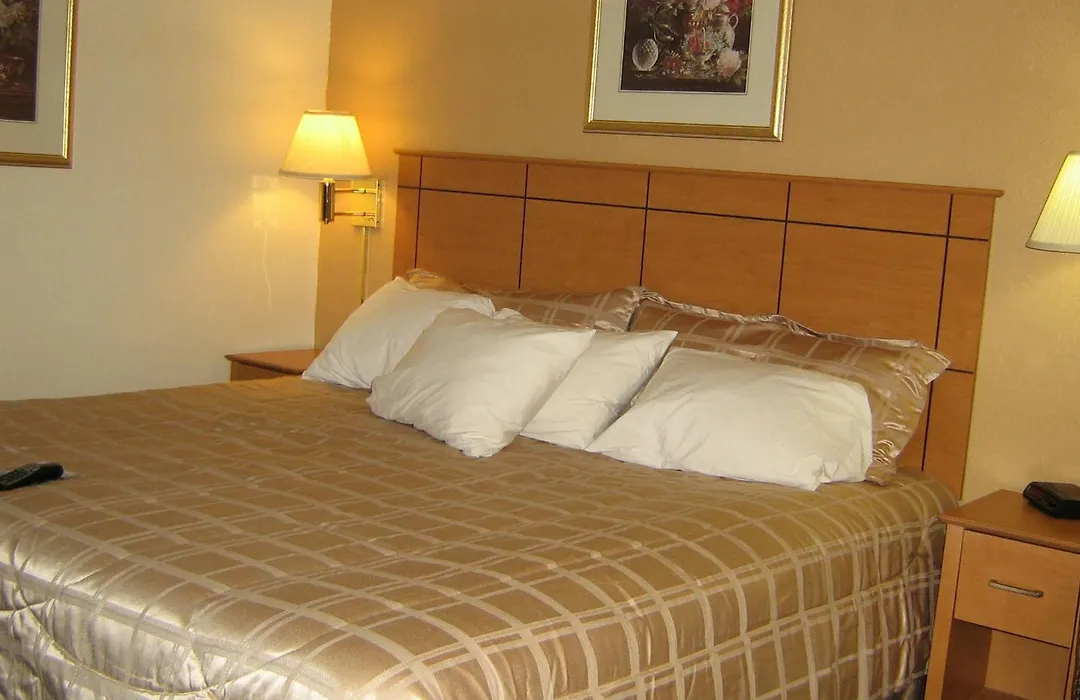 Americas Best Value Inn And Suites St. Cloud-1
