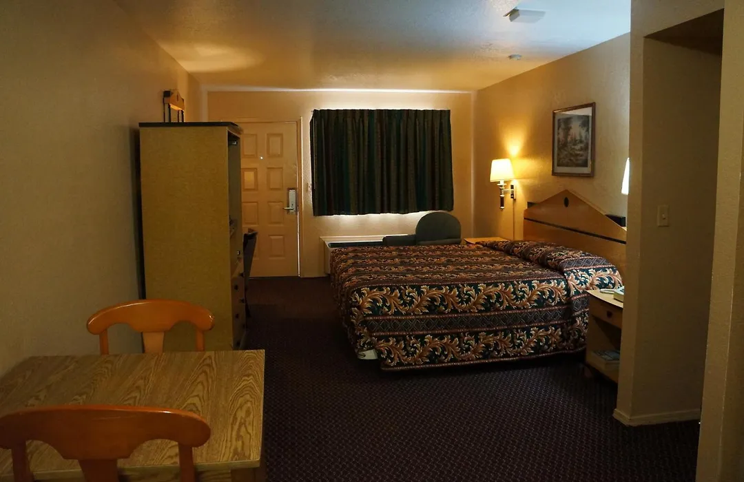 Delux Inn Tulsa-1