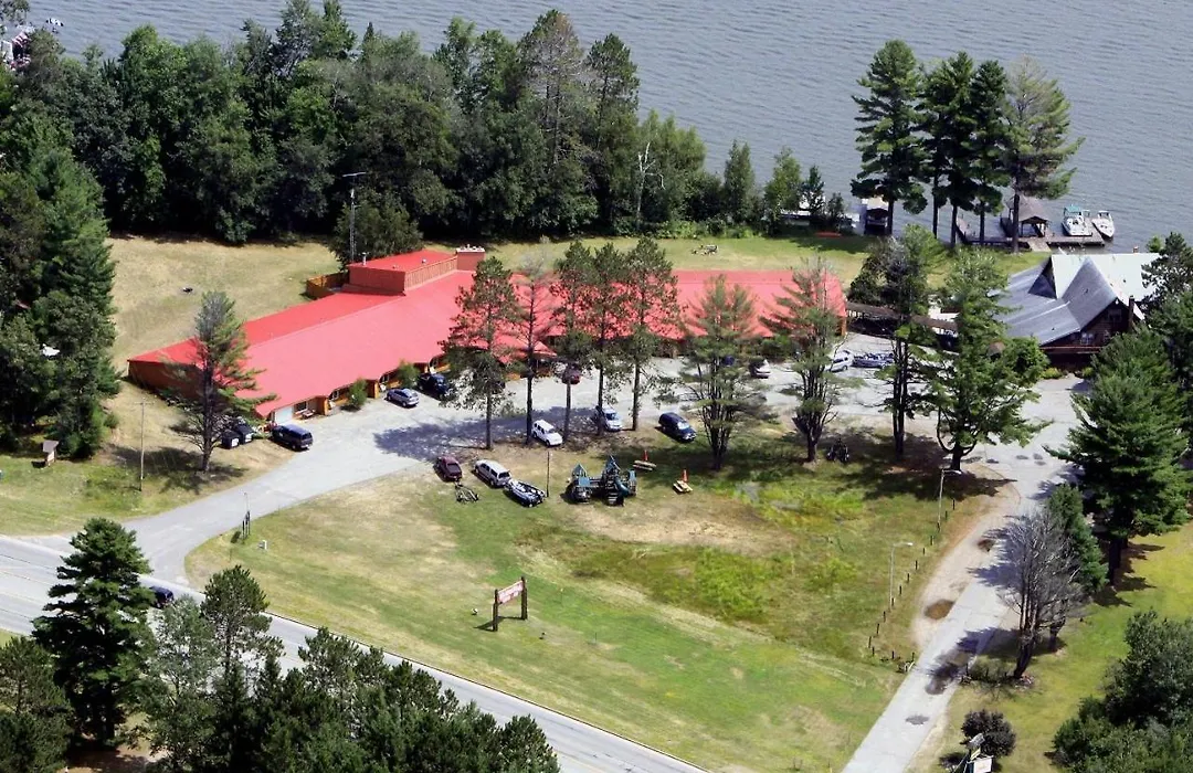 Hiawatha Lodge Inn-1