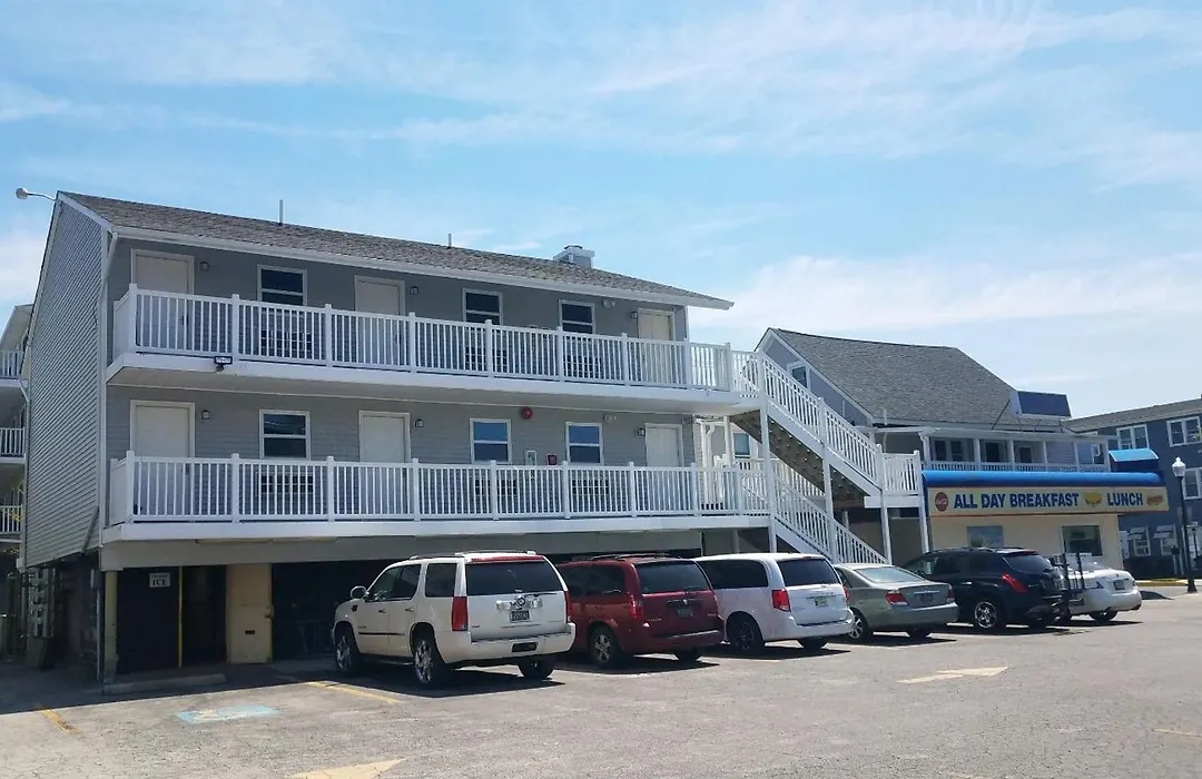 Atlantic Breeze Motel & Apartments-1