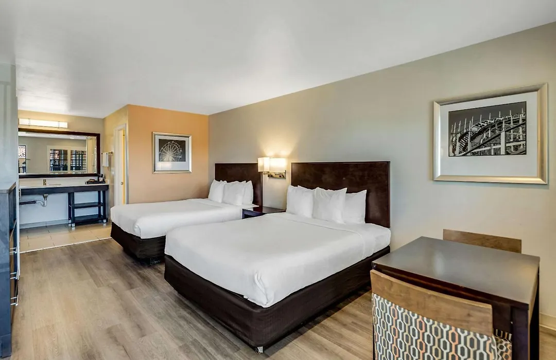 Comfort Inn Beach Boardwalk-1