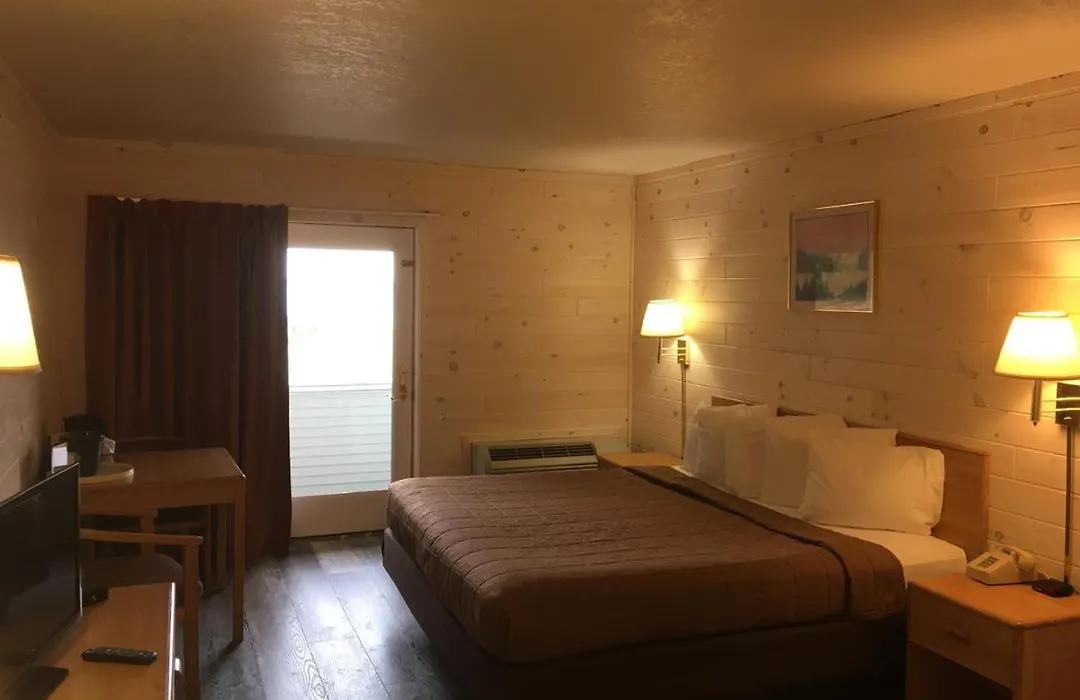 Great Mackinaw Beachfront Hotel-1