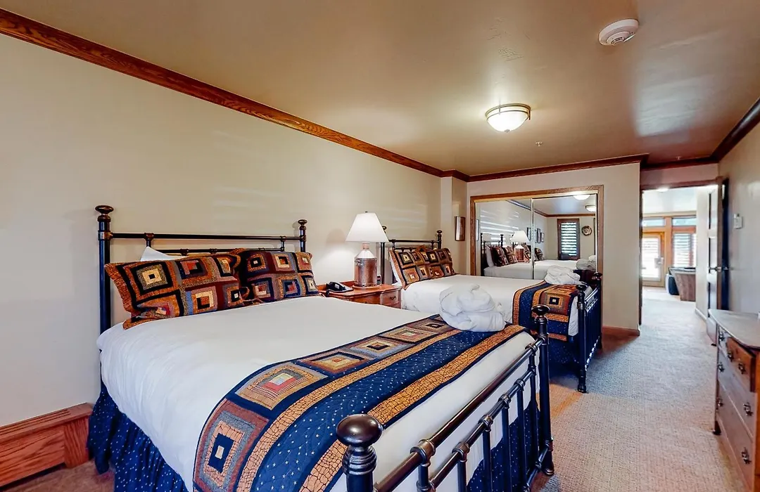 Lion Square Lodge-1
