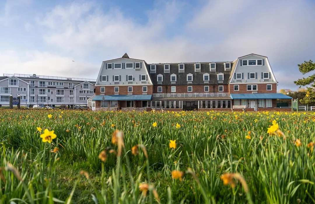 Newport Beach Hotel & Suites-1