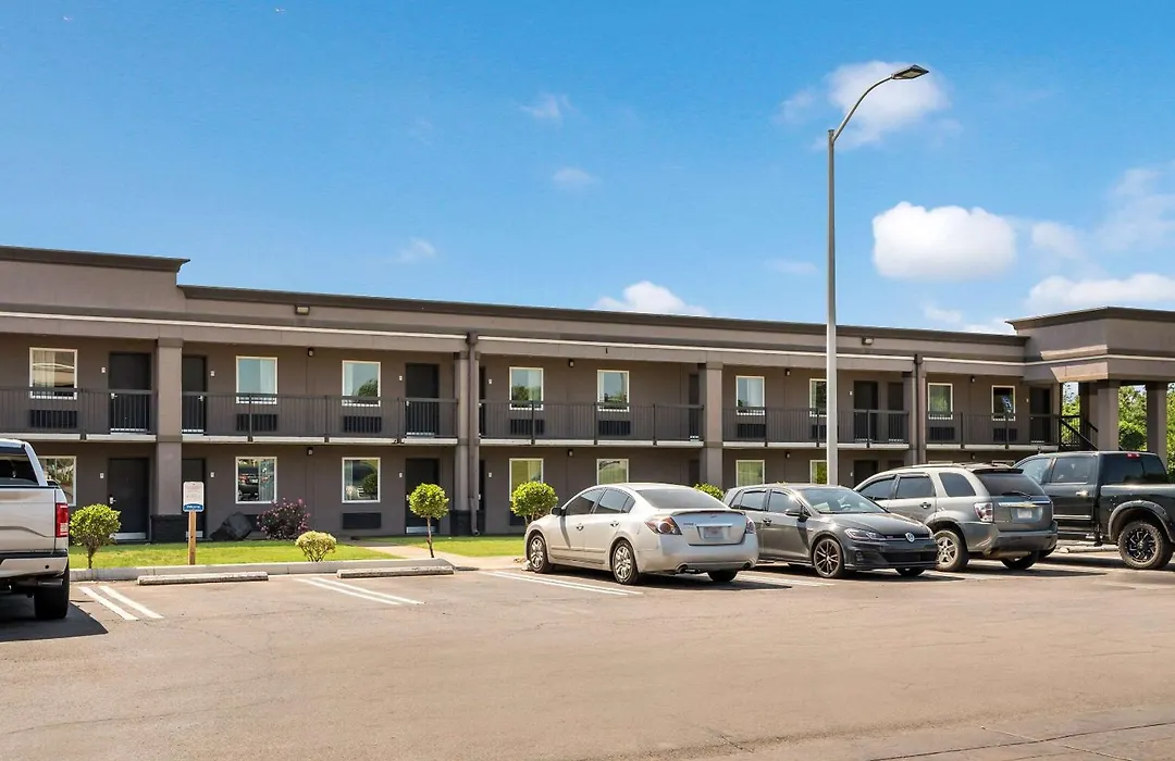 Clarion Inn & Suites Russellville I-40-1