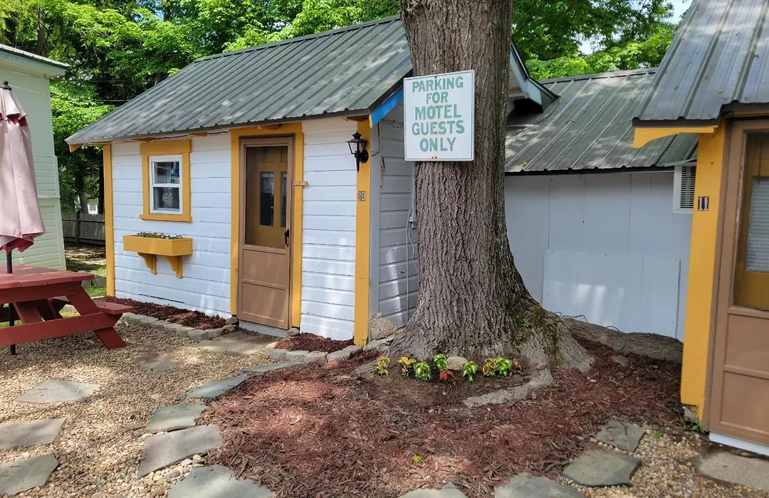 Weirs Beach Motel & Cottages-1