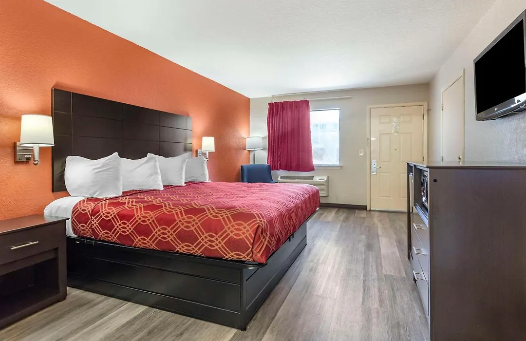 Econo Lodge Near Lackland Air Force Base-Seaworld-1