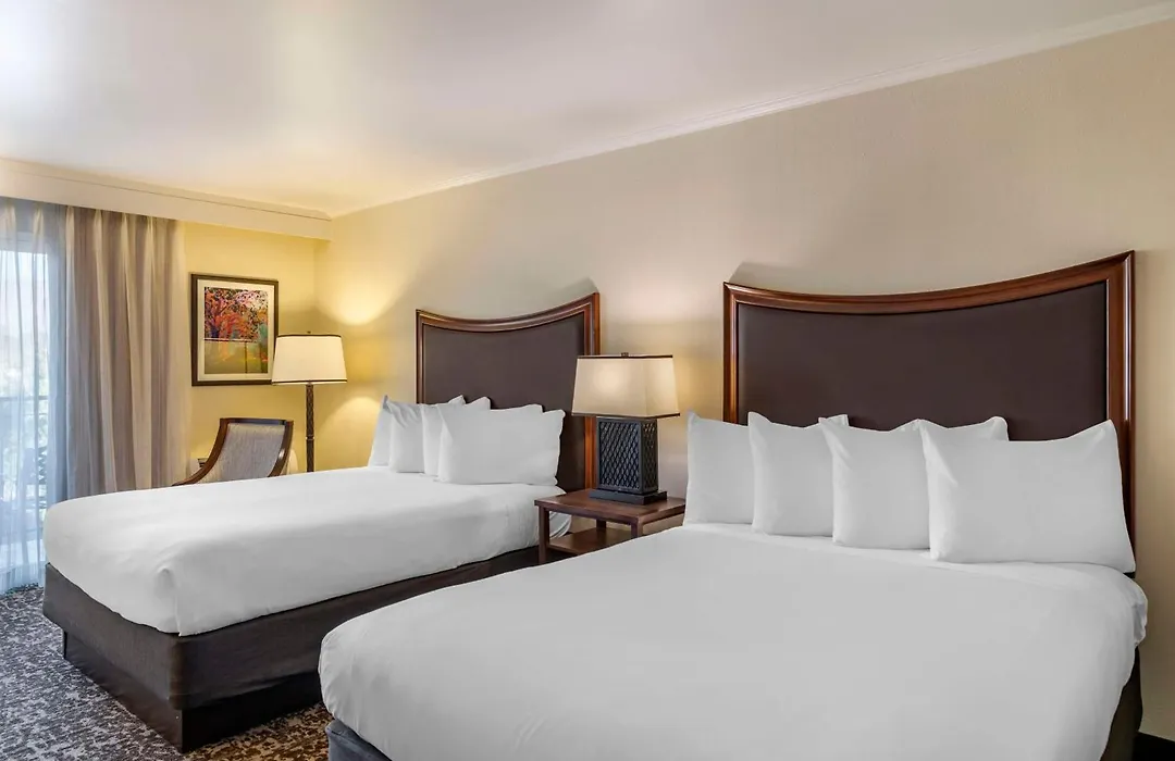 Best Western Plus Royal Oak Hotel-1