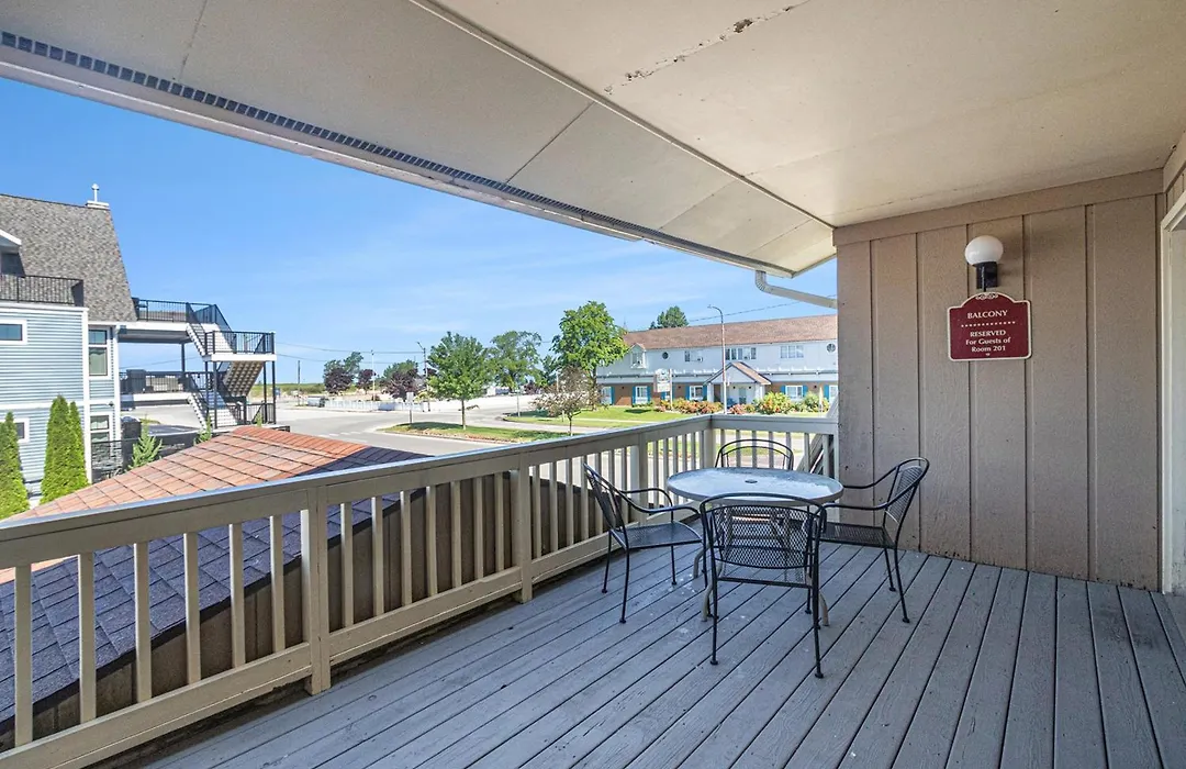Ludington Pier House-1