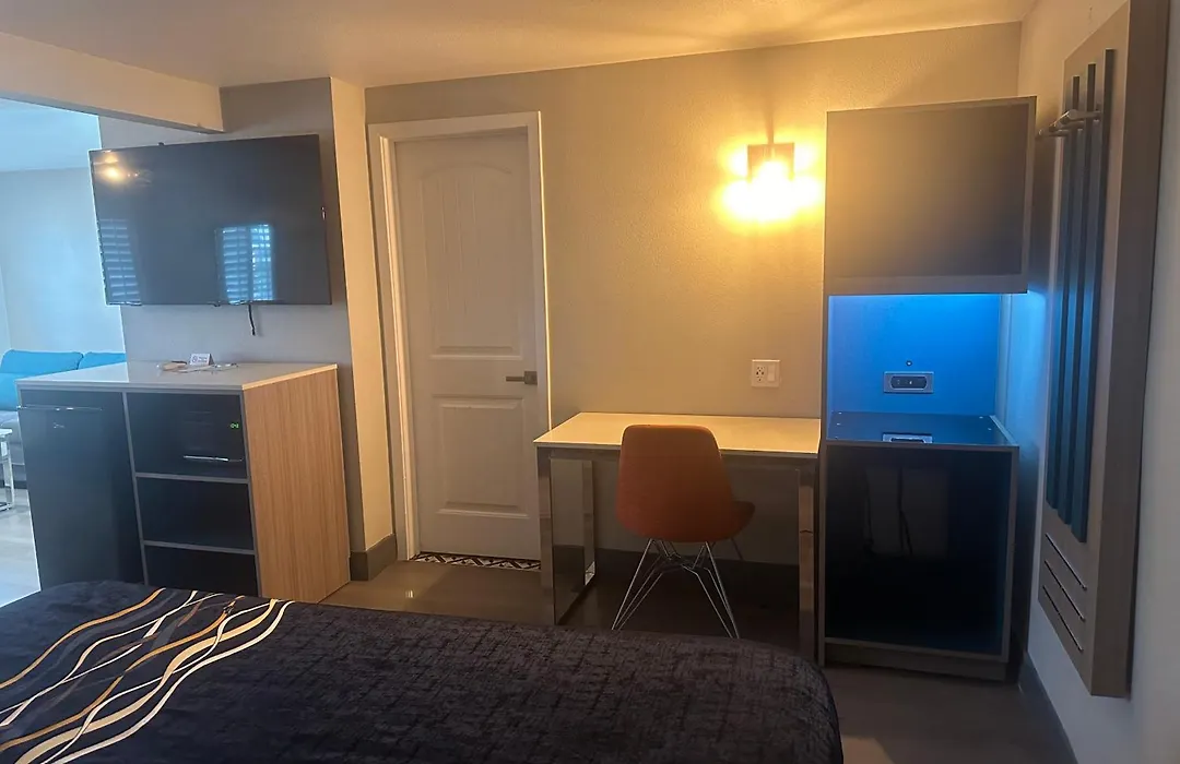 Super 8 By Wyndham Oceanside Downtown-1