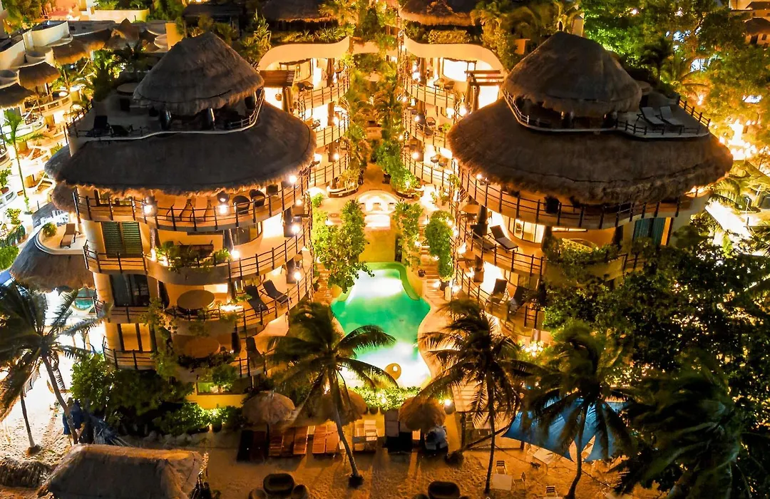 El Taj Oceanfront And Beachside Condo Hotel-1