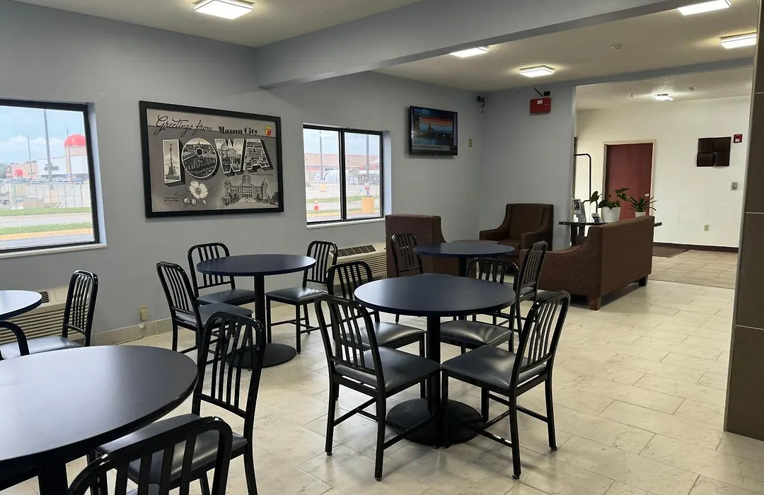 Super 8 By Wyndham Mason City-1