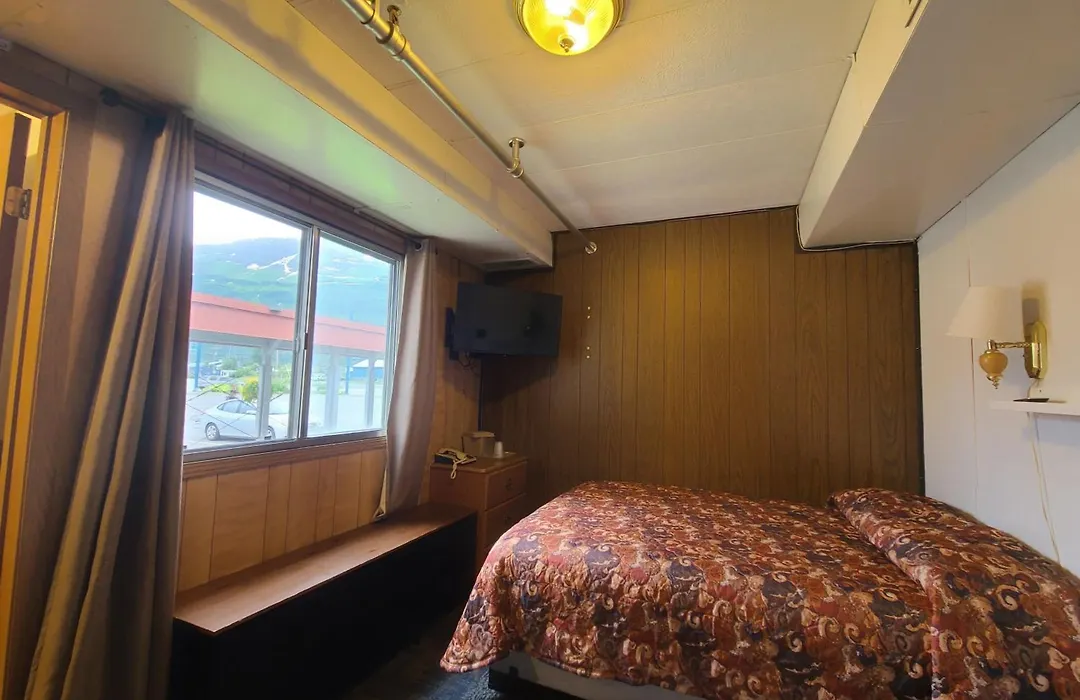 Keystone Hotel-1
