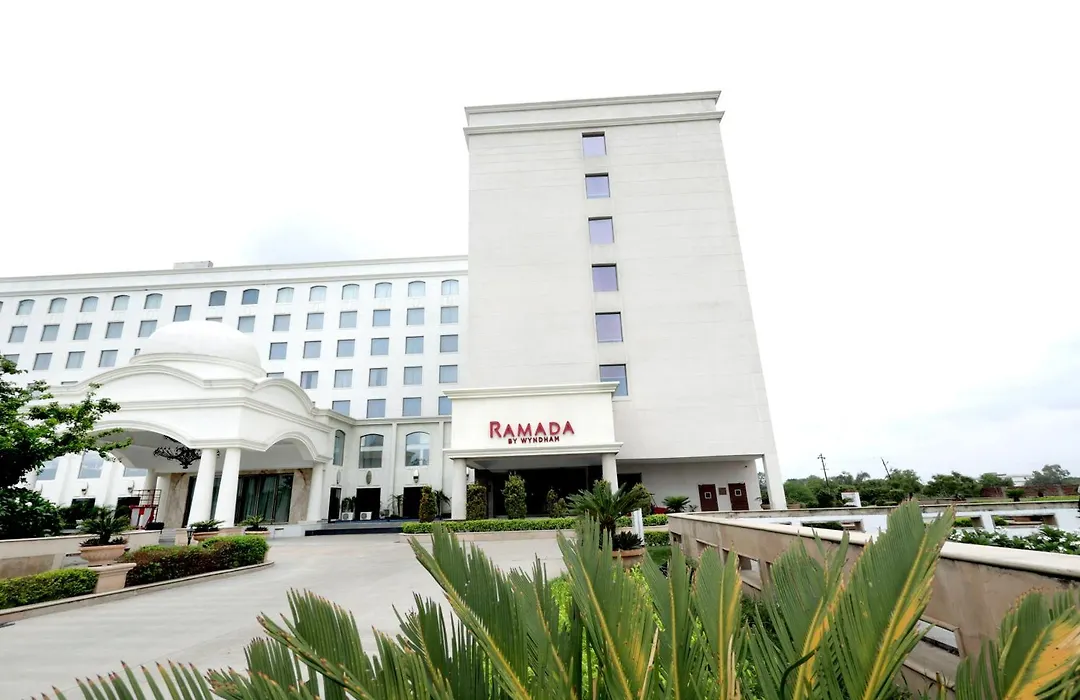 Ramada By Wyndham Lucknow Hotel And Convention Center-1