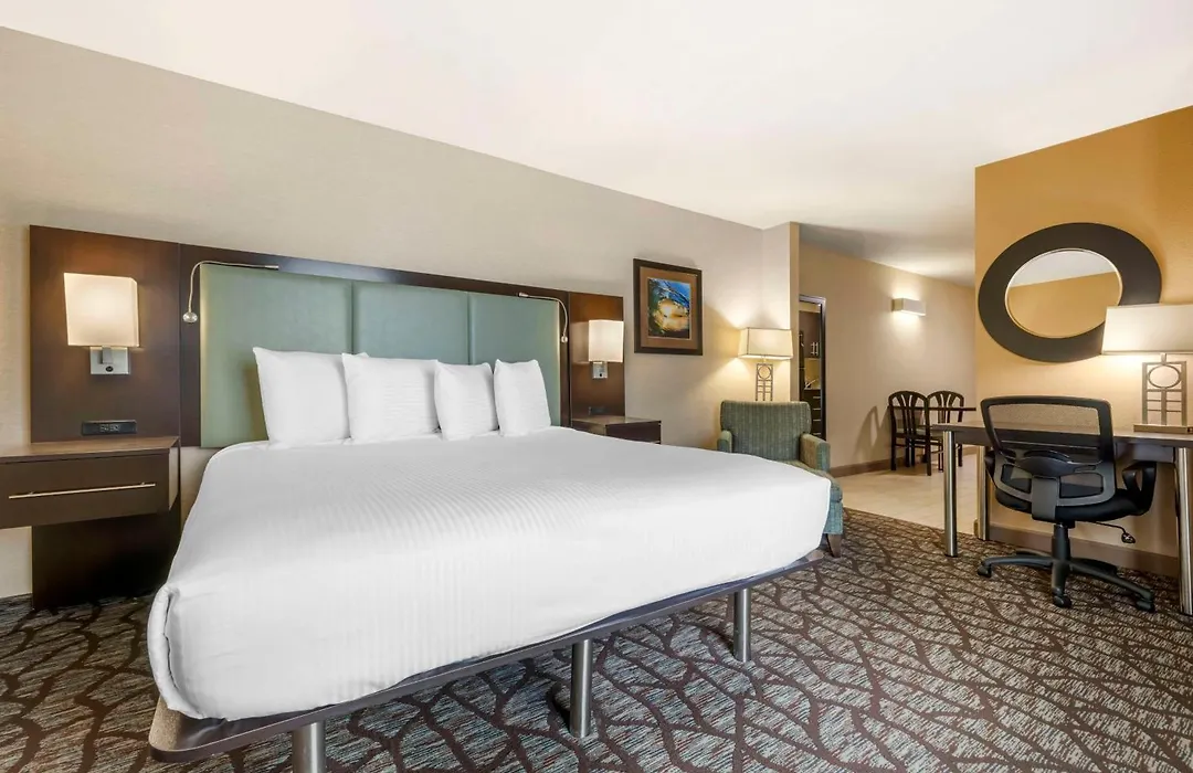 Best Western Plus Oceanside Palms-1