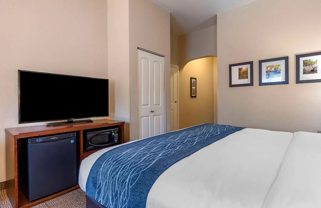 Comfort Inn & Suites Ukiah Mendocino County-1