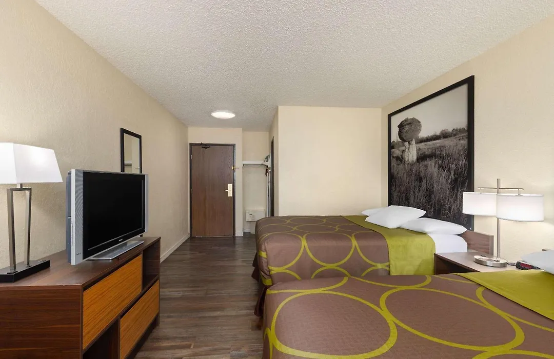 Super 8 By Wyndham Dodge City-1