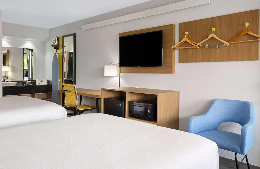 Days Inn By Wyndham Columbus Worthington-1