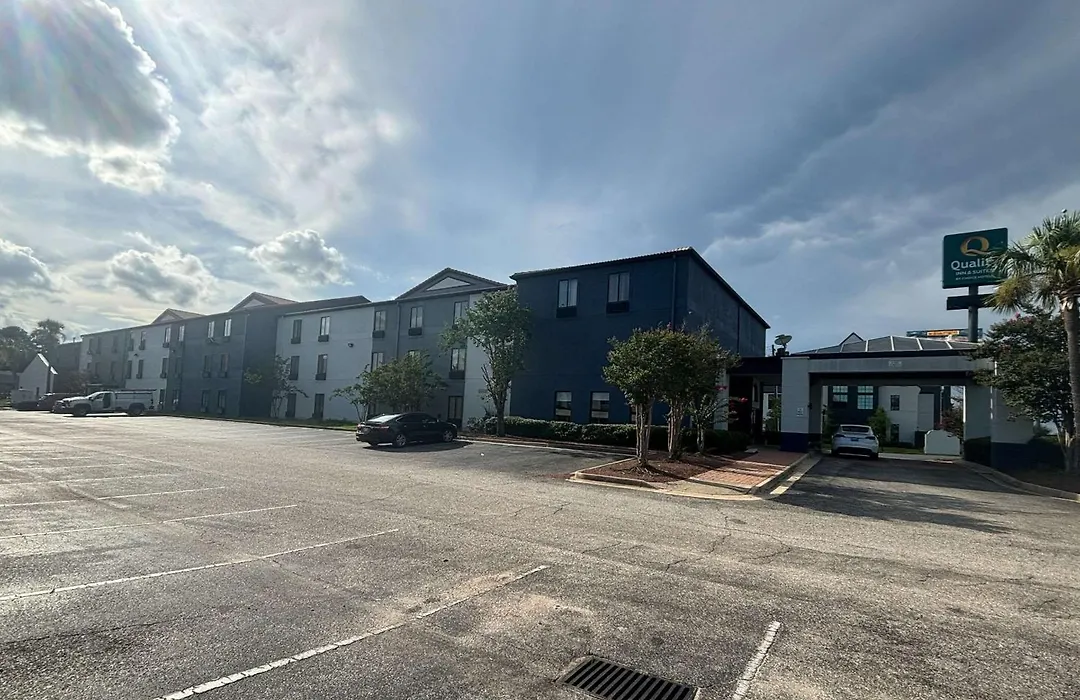 Quality Inn & Suites At Airport Blvd I-65-1