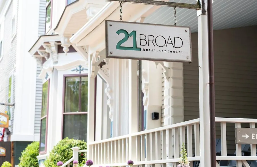 21 Broad-1