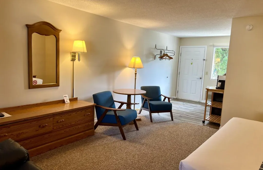 Four Seasons Inn-1