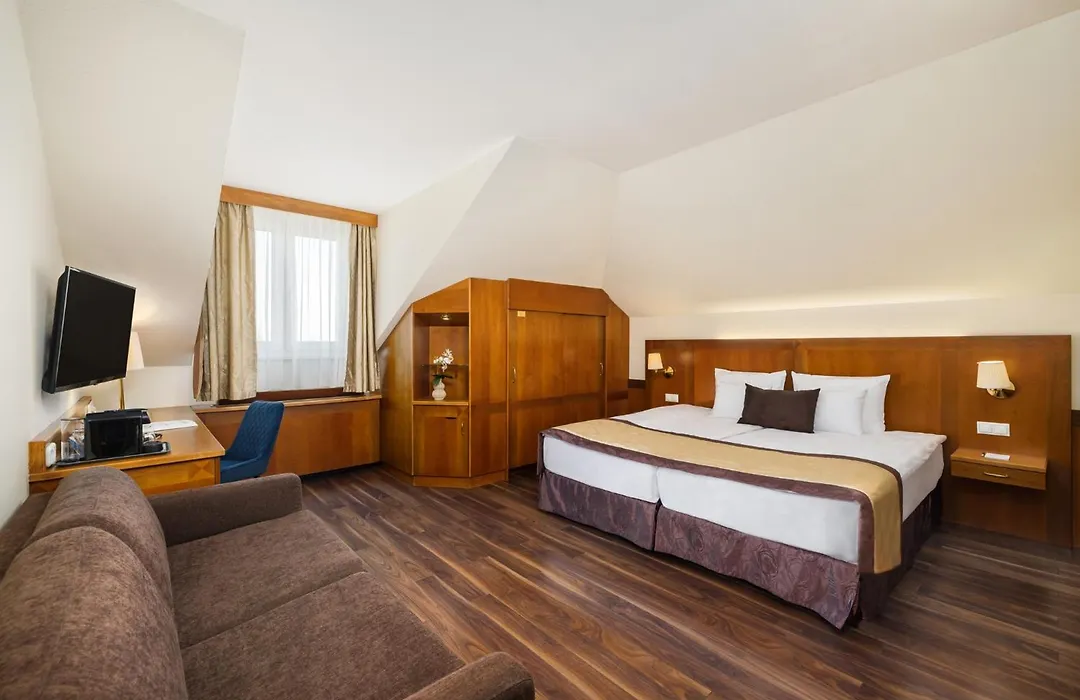 Carlton Hotel Buda Castle-1