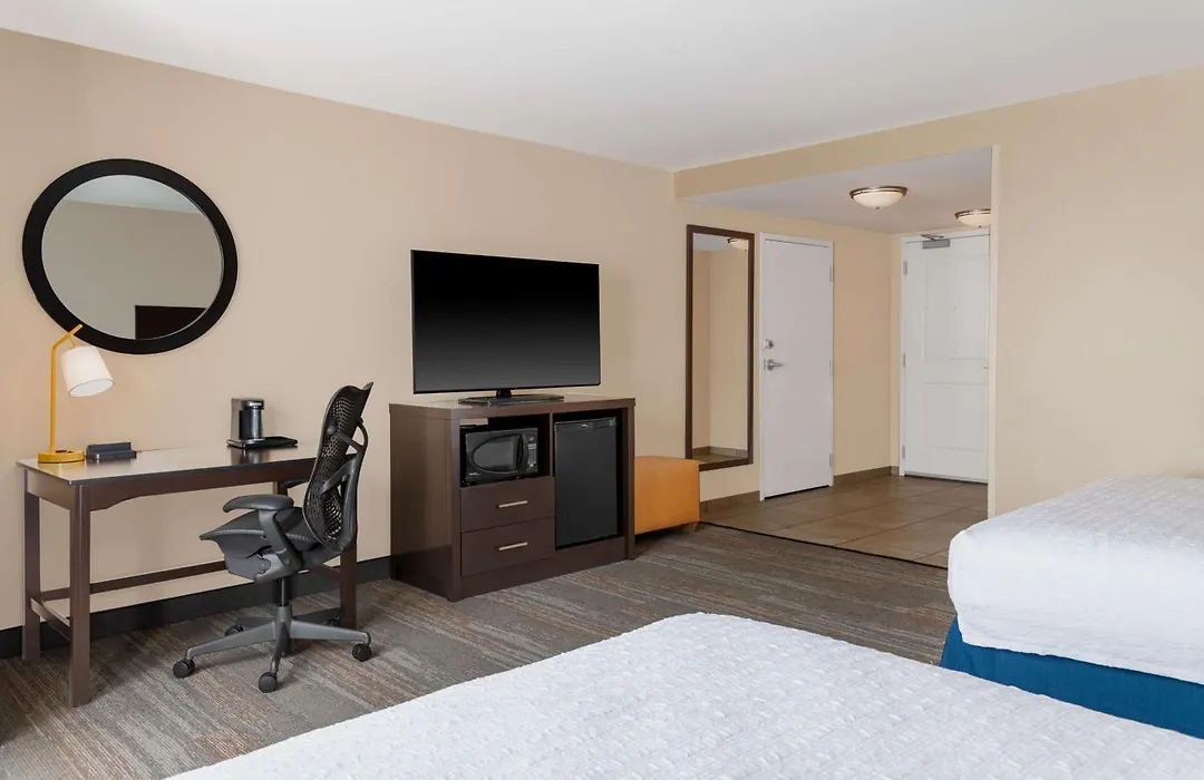 Hampton Inn & Suites Madison Downtown-1