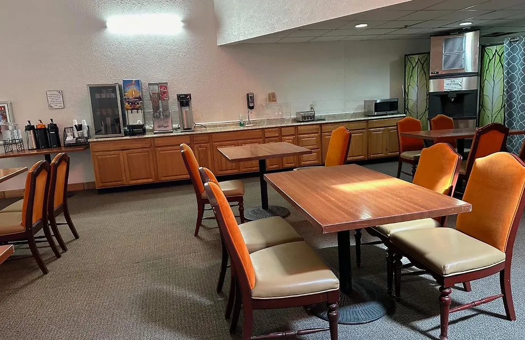Howard Johnson By Wyndham Gallup-1