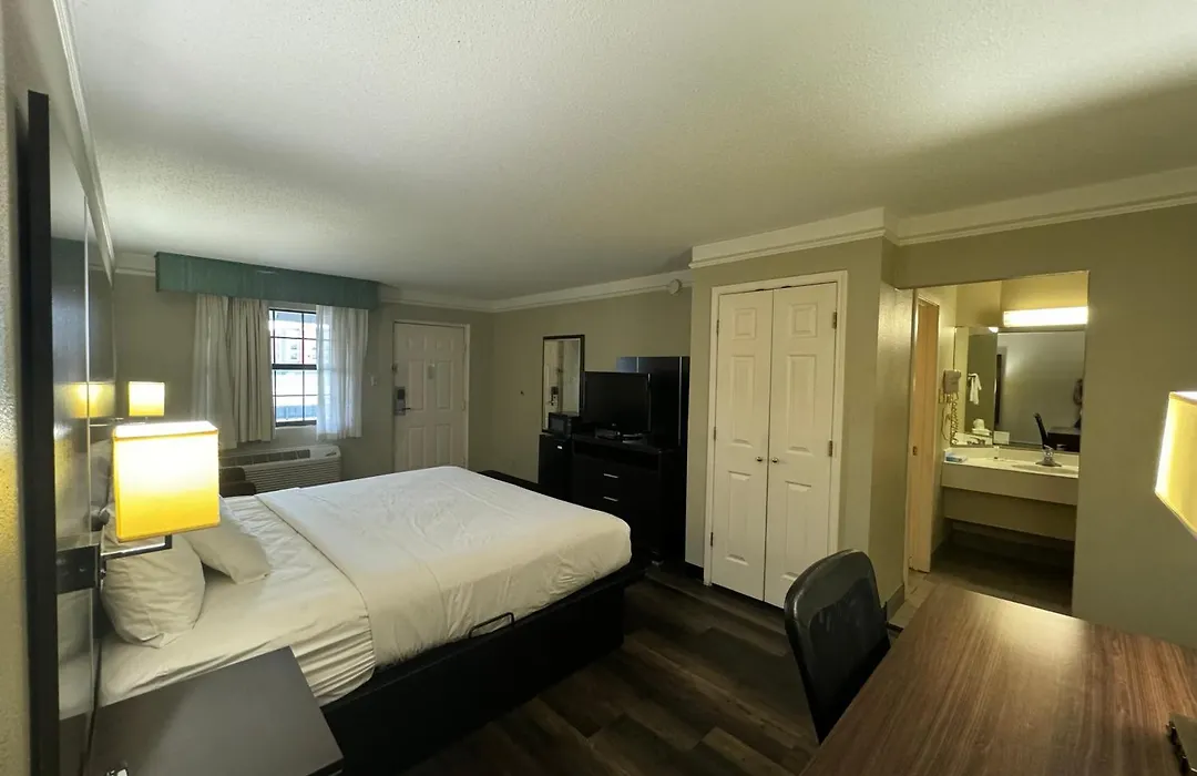 Quality Inn & Suites Tuscaloosa Near University-1