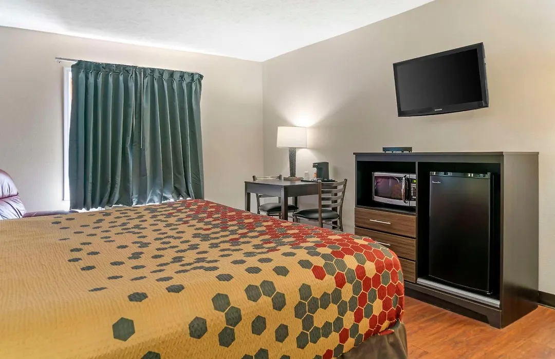 Econo Lodge Traverse City South-1