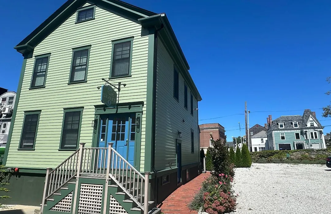 Epic Downtown Newport Location W Parking-1