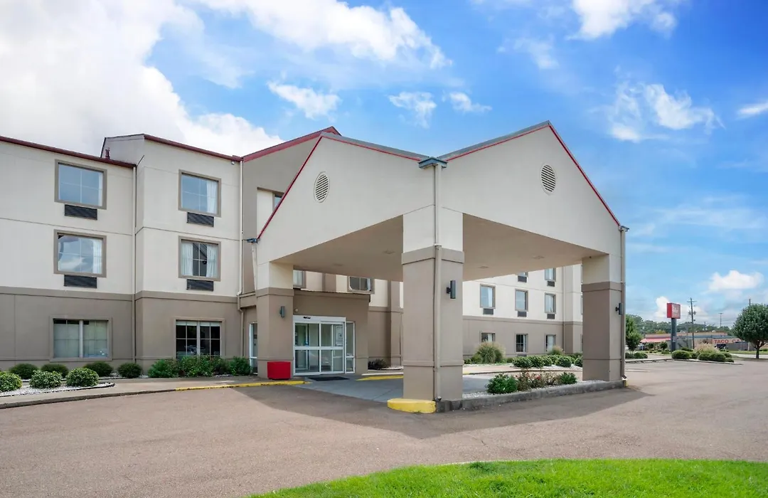 Red Roof Inn Plus & Suites Vicksburg-1