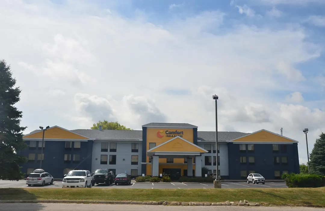 Comfort Inn & Suites Maumee - Toledo I80-90-1