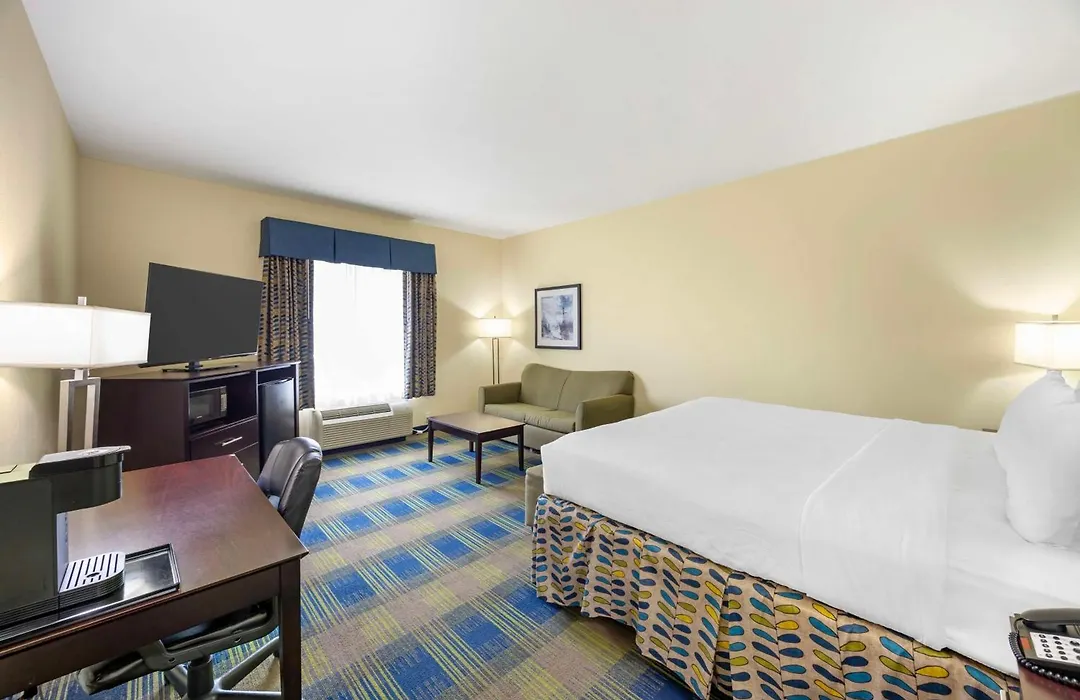 Best Western Plus Pratt-1