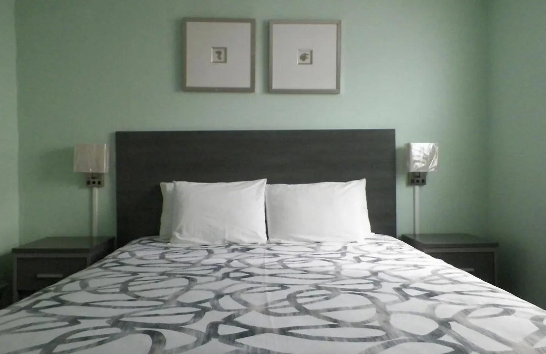 Royal Canadian Motel-1