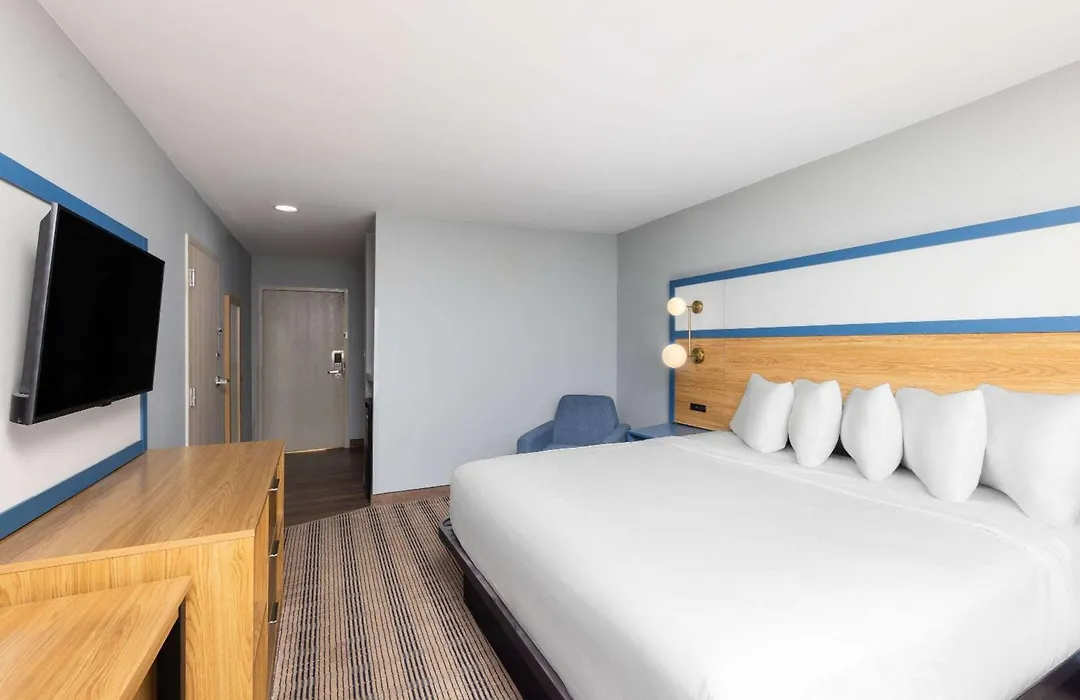The Inn & Suites Omaha Near Zoo-1