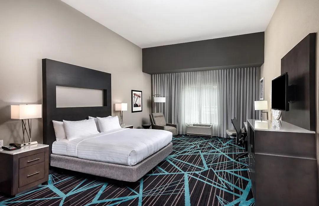 Holiday Inn Express & Suites - Charlotte Airport By Ihg-1