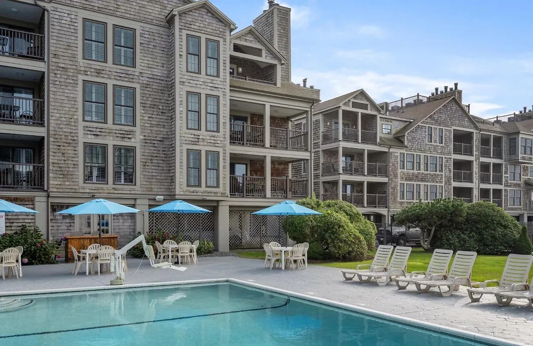Club Wyndham Newport Onshore-1