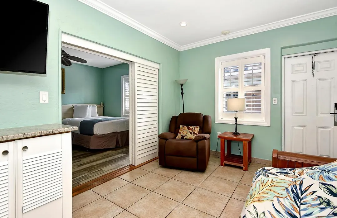 Shoreline Suites & Cabana Cottages - Beachfront-1