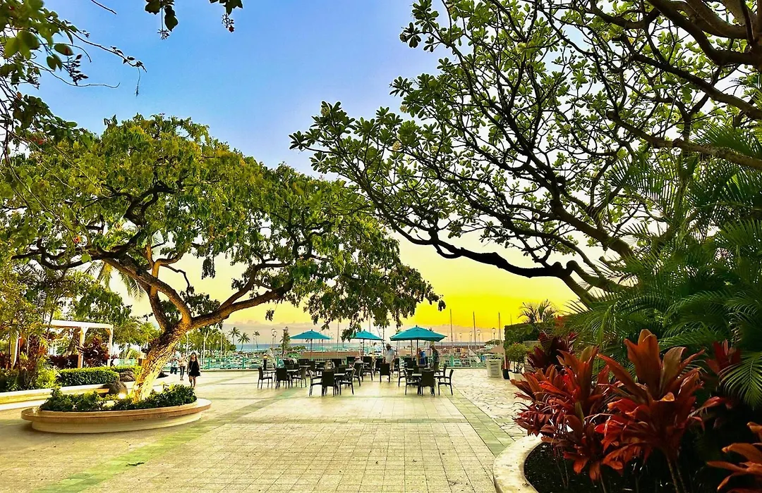 Waikiki Beach Experience! Luxury Oceanview Suite!-1
