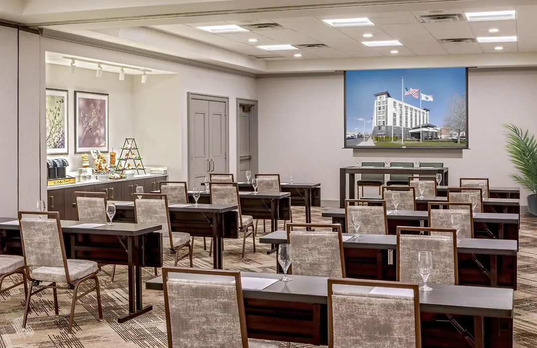 Doubletree By Hilton Boston Logan Airport Chelsea-1